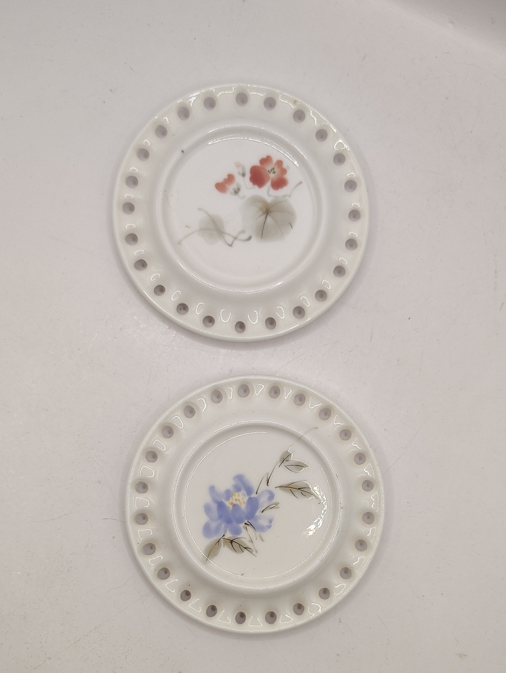 Vintage Small Porcelain Decorative Plates with Floral Motifs - Set of 2